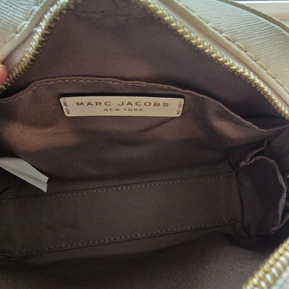 Marc Jacobs White Crossbody Bag with Heart Charm NWOT - Picture 4 of 6